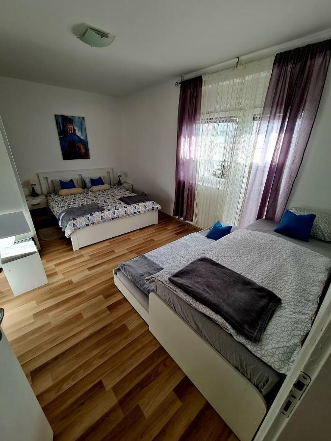 Apartment Pemper - Self Check In And Check Out Otocsán Kültér fotó