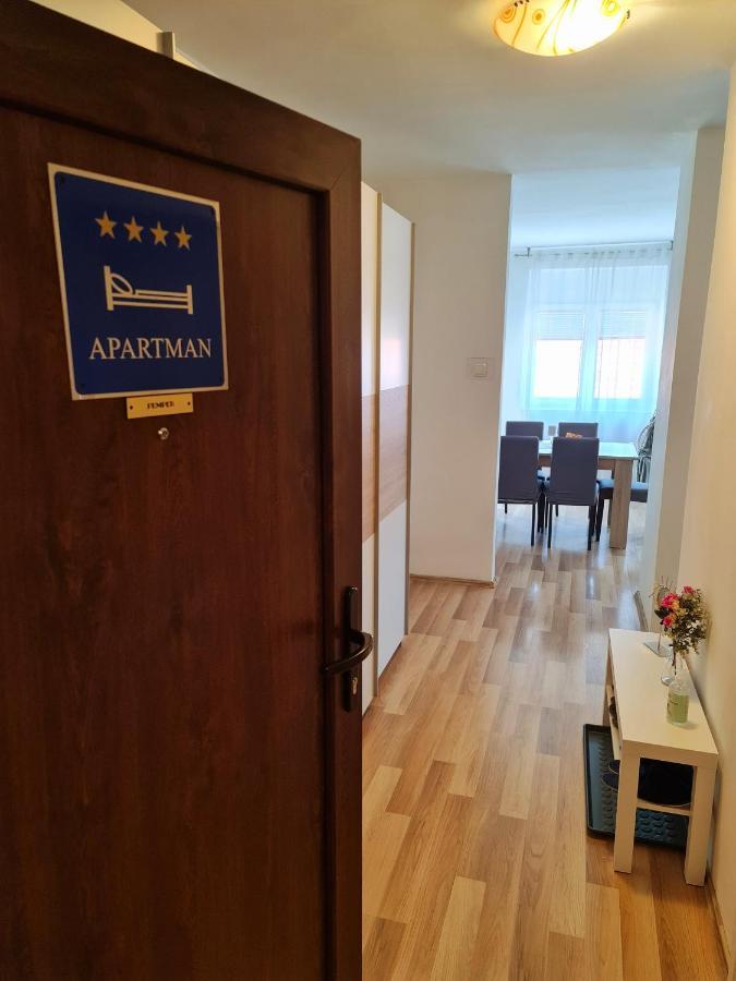 Apartment Pemper - Self Check In And Check Out Otocsán Kültér fotó