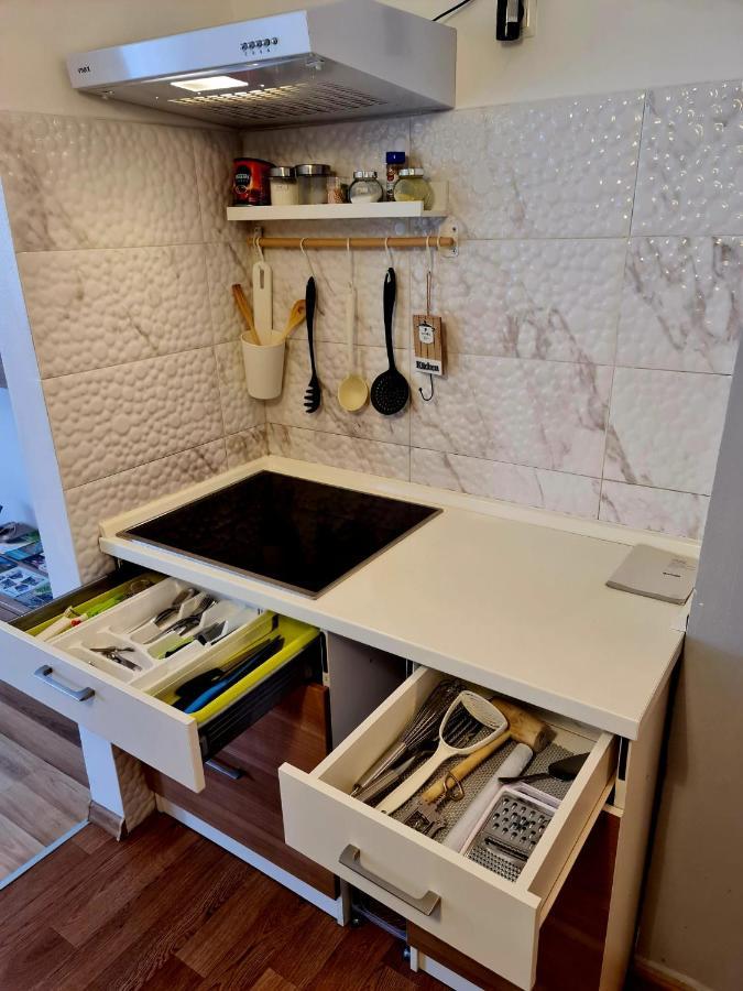 Apartment Pemper - Self Check In And Check Out Otocsán Kültér fotó