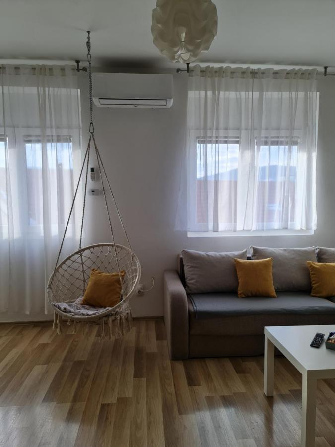 Apartment Pemper - Self Check In And Check Out Otocsán Kültér fotó
