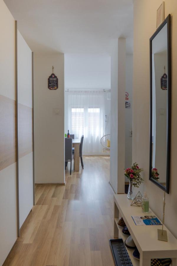Apartment Pemper - Self Check In And Check Out Otocsán Kültér fotó